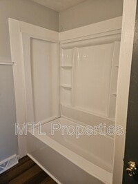 Building Photo - 1722 Kings Rd