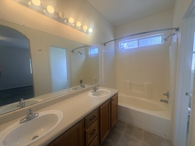 Building Photo - 5425 Caballo Ct NE