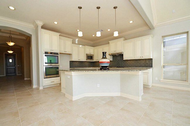 Building Photo - 4802 Fairford Dr