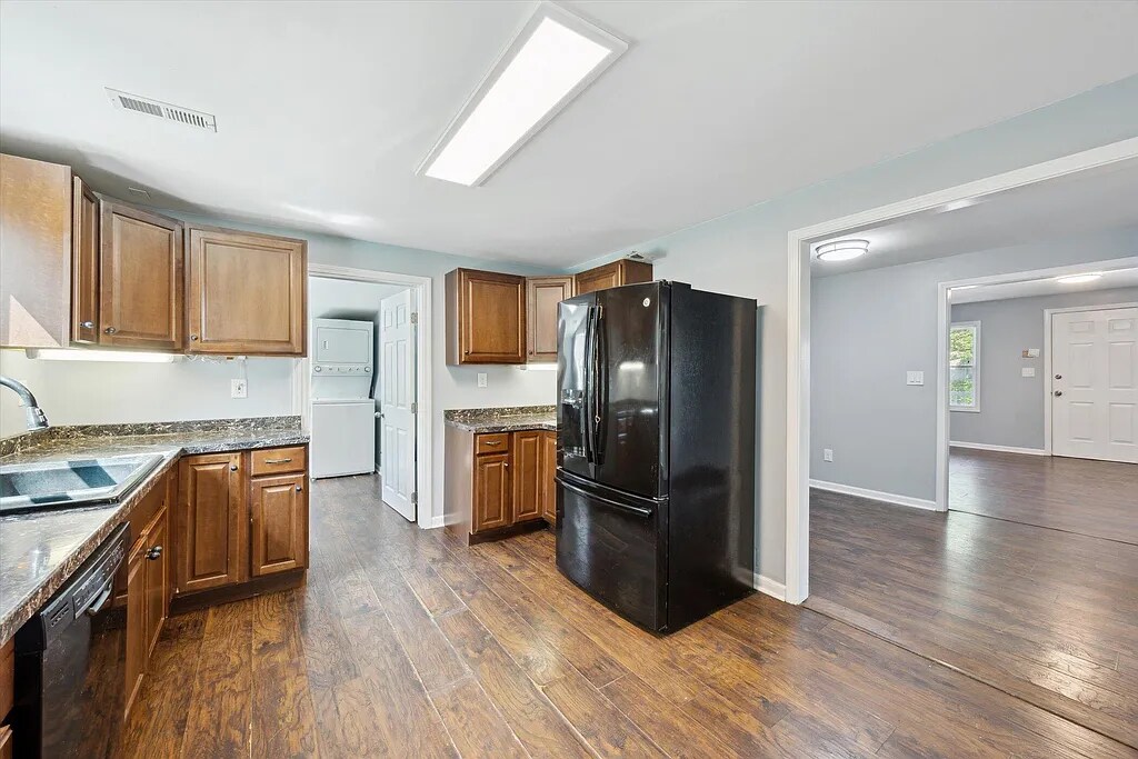 Building Photo - 330 Richmond Ave