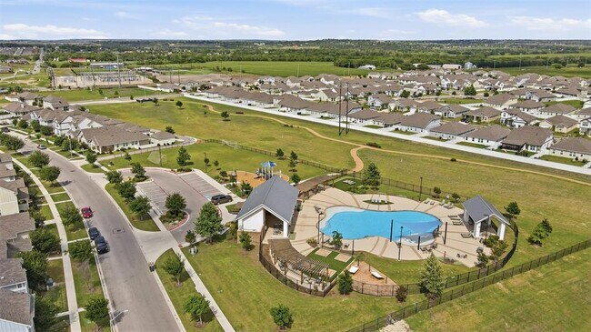 Building Photo - 641 Running Creek Dr