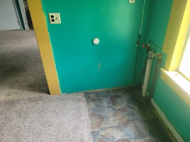 Building Photo - 507 S Middle St