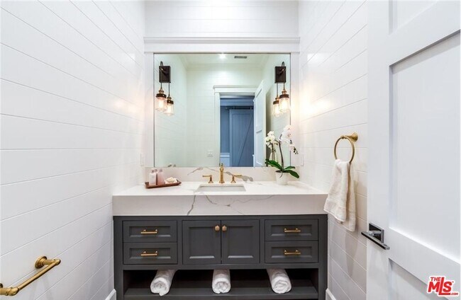 Building Photo - 4710 Noeline Ave