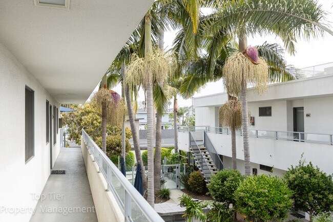 Building Photo - 2-bed, 2-bath 972sqft condo, walking distance to beach in Carlsbad Village, literally one block o...