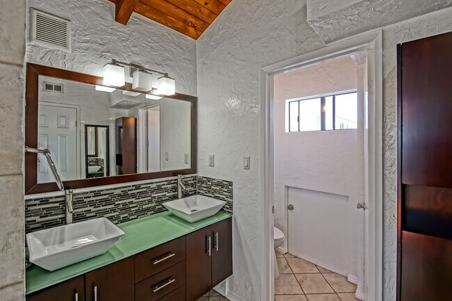 Building Photo - SPACIOUS & AIRY, GOLDEN TRIANGLE 4BR3BA HOME W/ CITY/MOUNTAIN VIEWS, OPEN & AIRY LIVING SPACE & S...