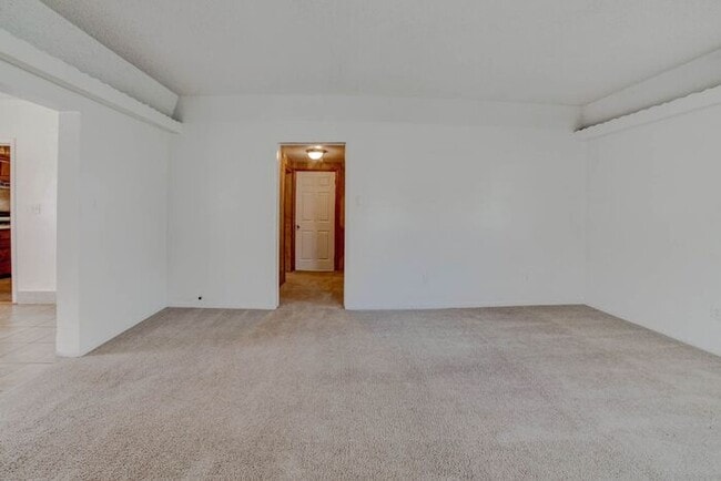 Building Photo - 2 Bedroom 2 Bath Home Near TU!