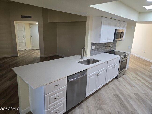 Building Photo - 10838 W Thunderbird Blvd