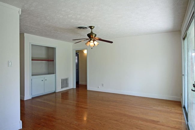 Building Photo - 6825 Neff St