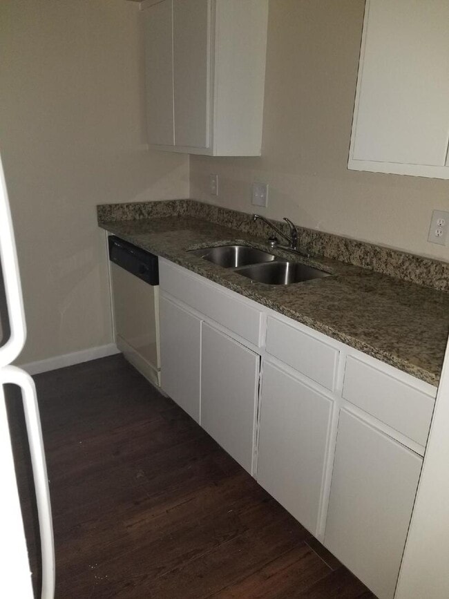Building Photo - 2404 Blanco Dr