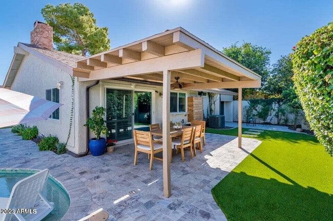 Building Photo - 7526 N Vía De La Campana