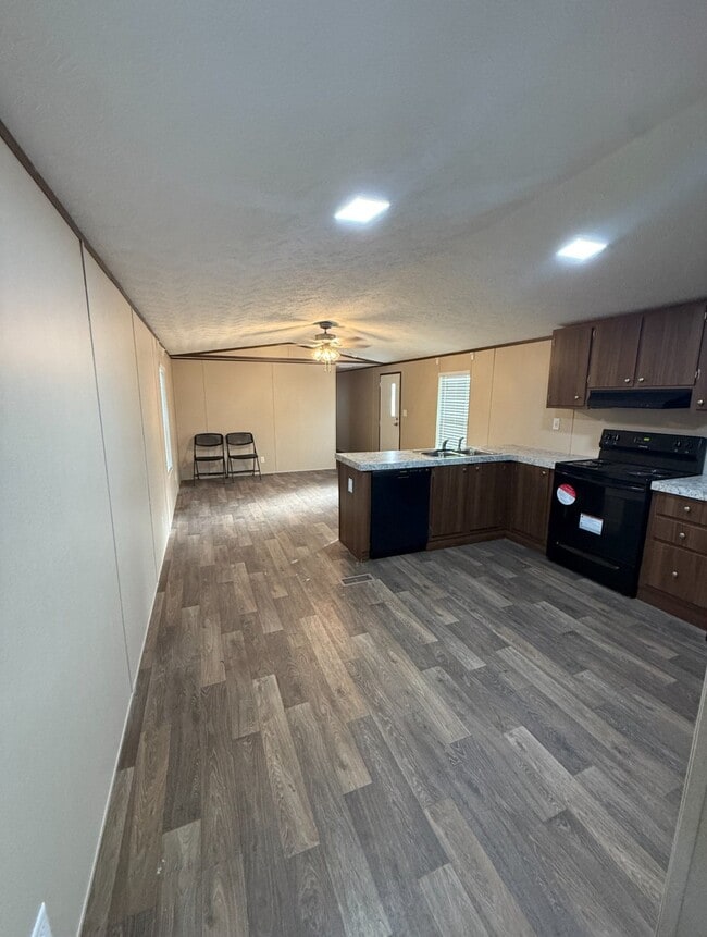 Building Photo - 202 Austin St