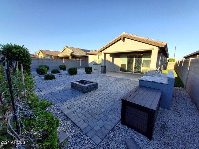 Building Photo - 704 N 152nd Dr