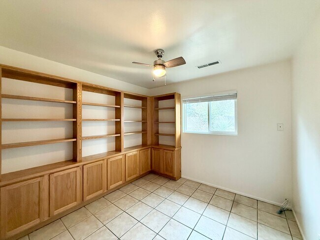 Building Photo - Charming 3 bedroom, 1 bathroom home located just minutes from downtown Prescott.