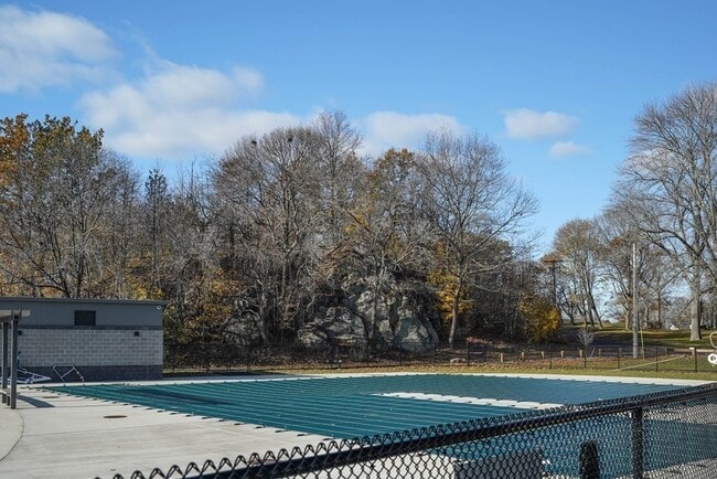 Building Photo - 2 Messervy St