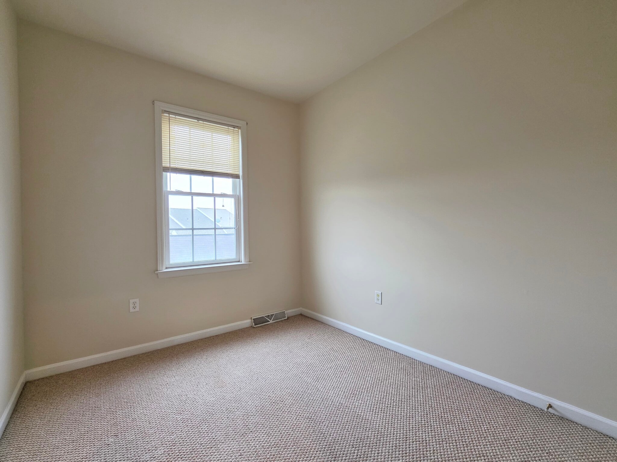 Building Photo - 214 Sagamore Hl