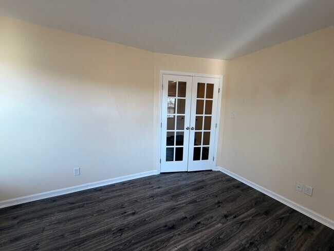 Building Photo - 42 Kilverstone Way