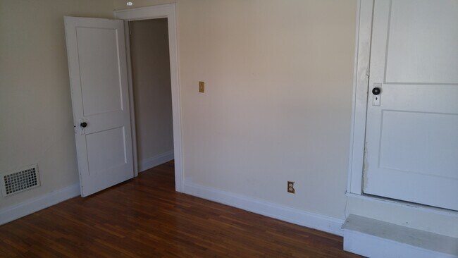 Building Photo - 160 Olentangy St