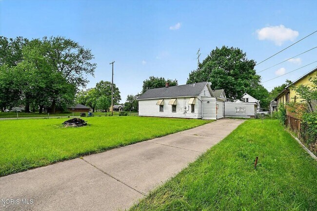 Building Photo - 2938 Chase St