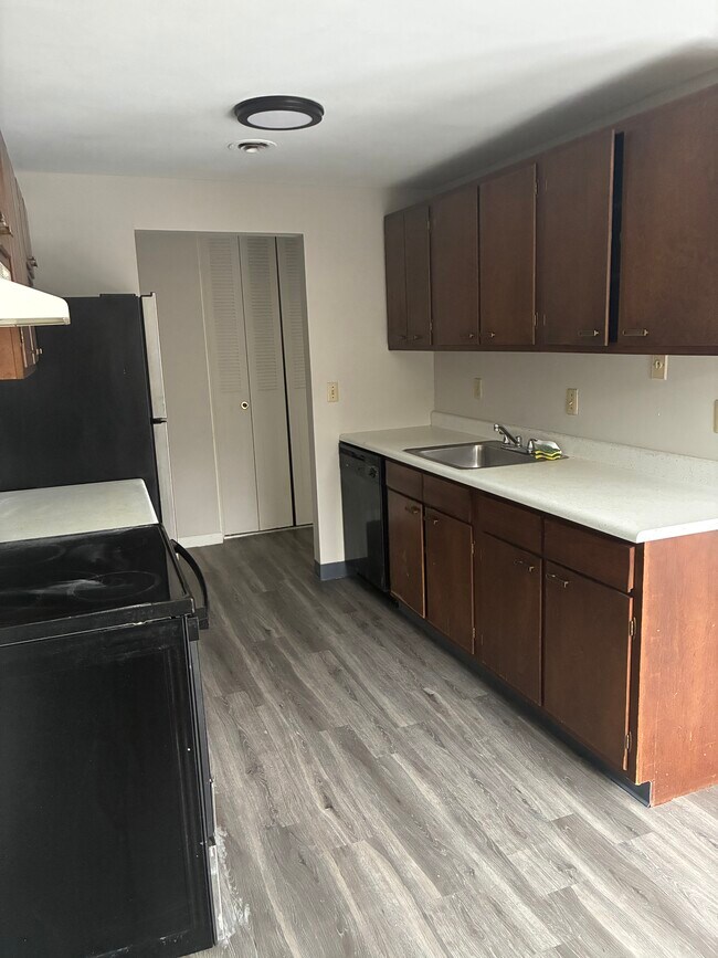 Building Photo - Cranberry Court