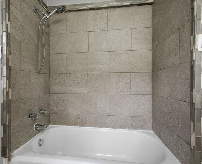 Building Photo - $2,000 / 3 br / 2.0 ba / 1,249 sqft