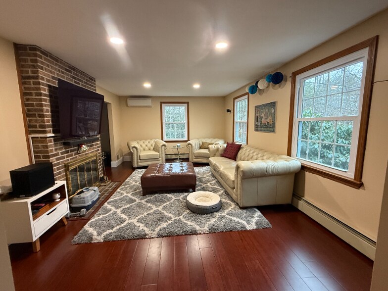 Building Photo - 34 Hitching Post Ln