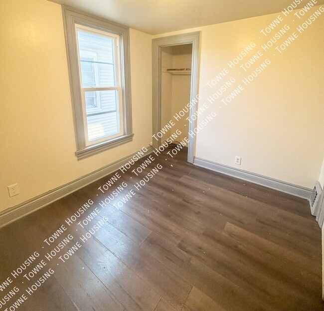 Building Photo - 24 Como Ave