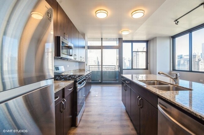 Building Photo - 235 W Van Buren St