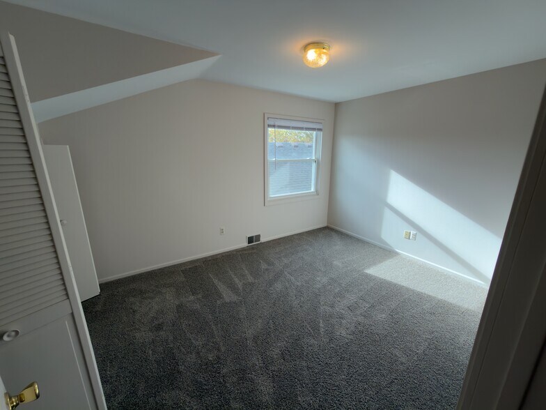 Building Photo - 846 Beaconsfield Ave