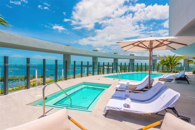 Building Photo - 2831 S Bayshore Dr