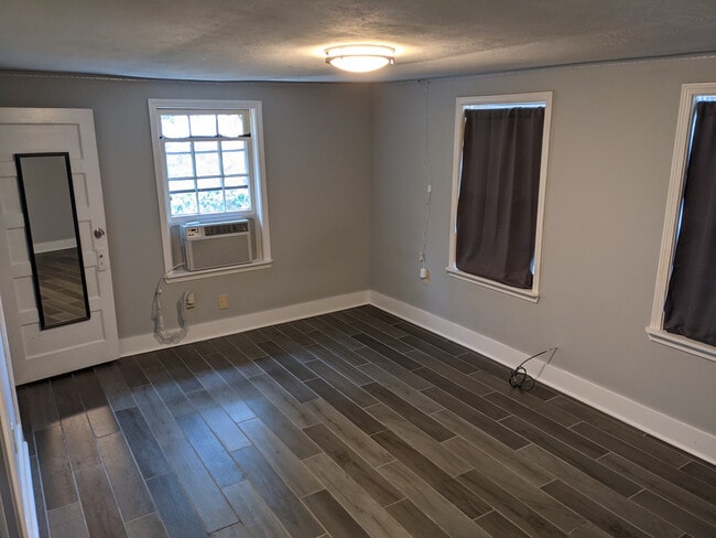 Building Photo - South 16th and a Half