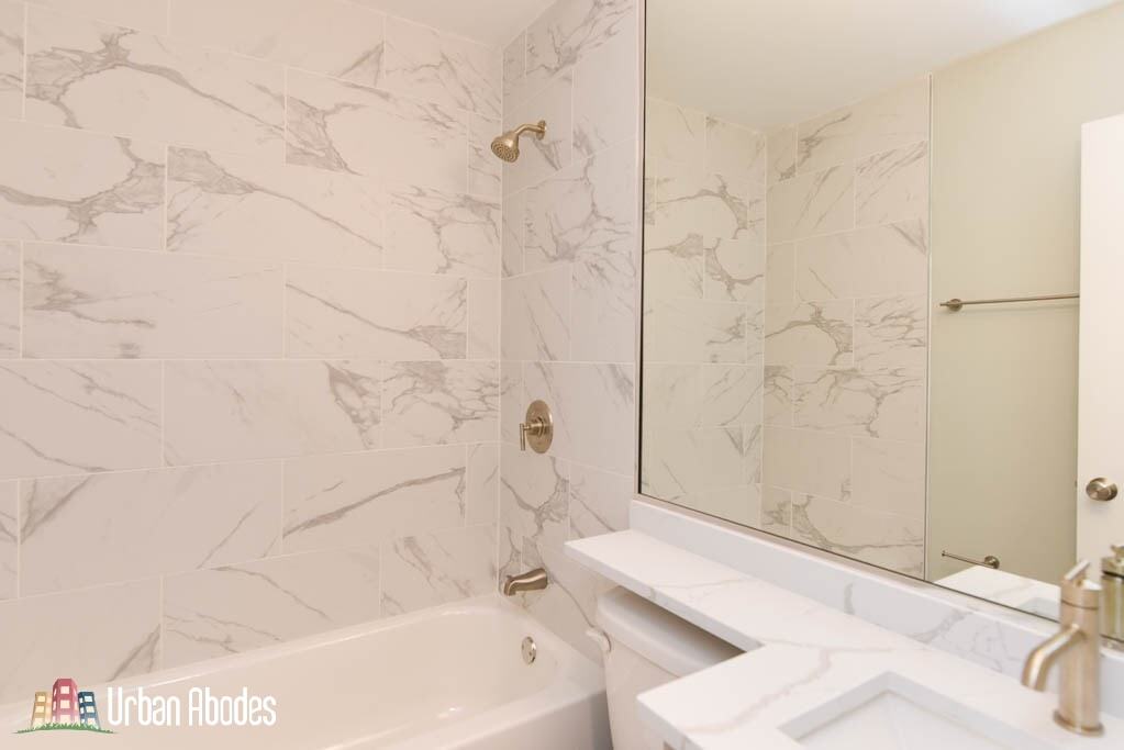 Building Photo - 456 W Barry Ave