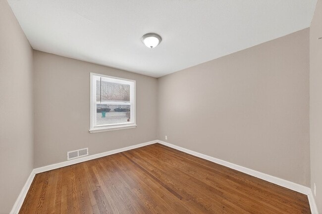 Building Photo - Now Accepting Section 8 – St. Louis, MO 3 bedroom /1 Bath Home in 63137