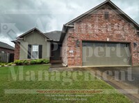 Building Photo - Warm & Welcoming Home with Open Layout and...