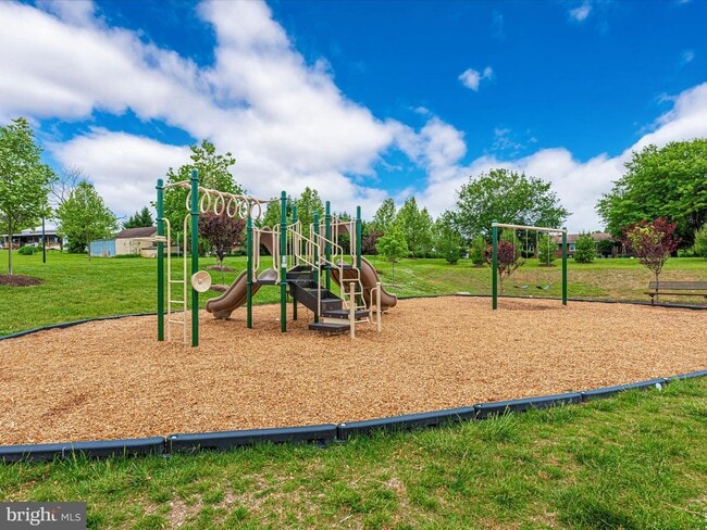 Building Photo - 10020 Beerse St