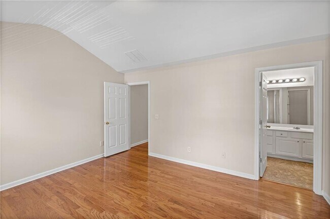 Building Photo - 1821 Willow Branch Ln