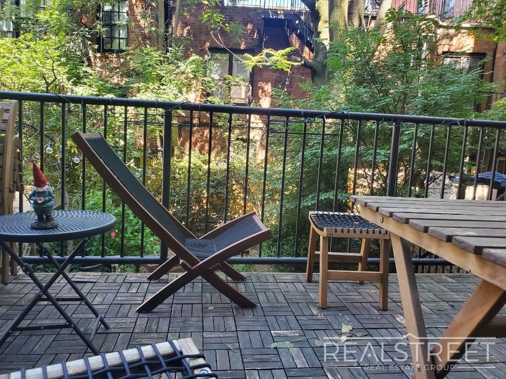 Building Photo - Stunning 2BR apartment with Private Terran...
