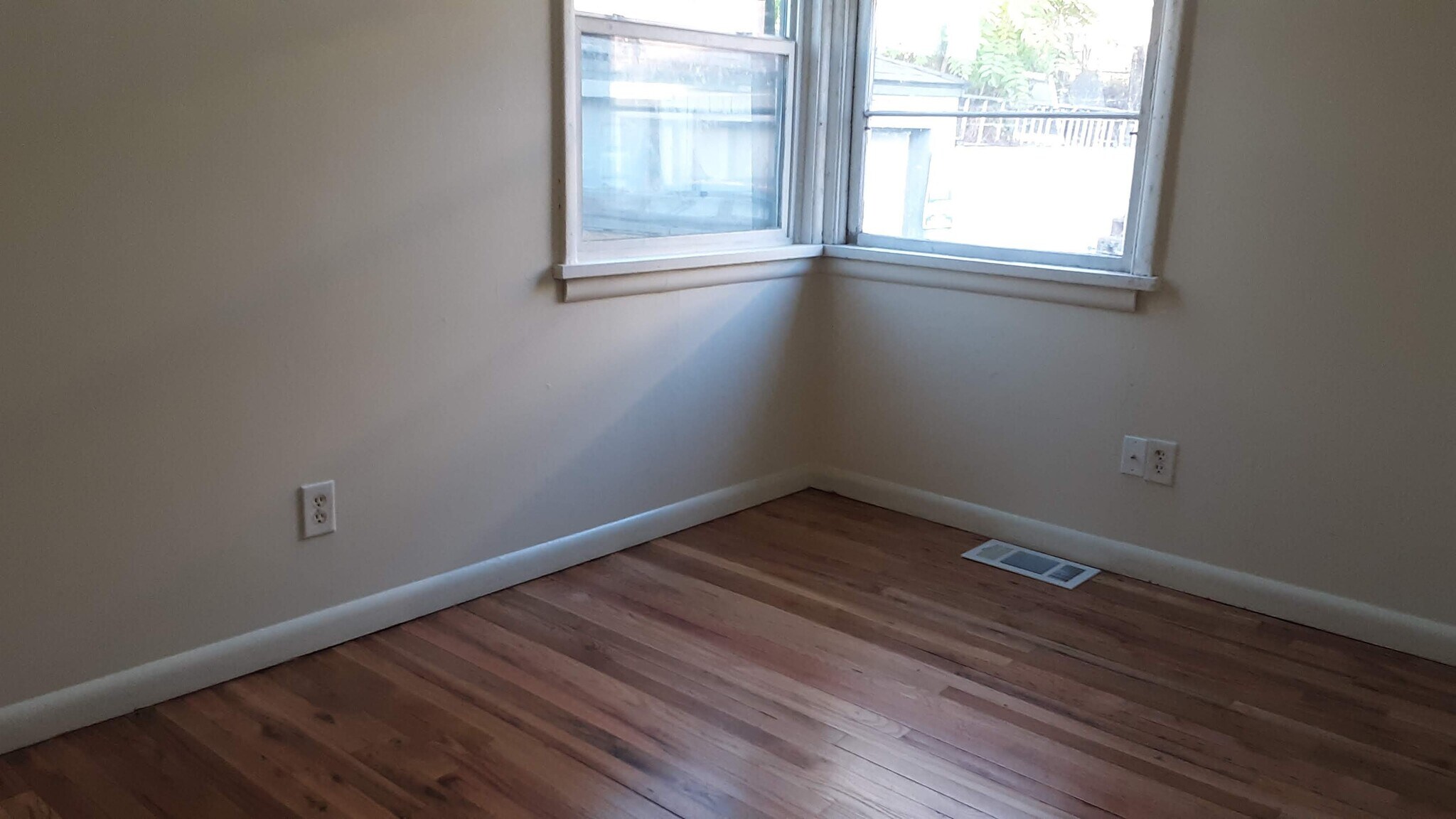 Building Photo - 23 E Euclid Ave