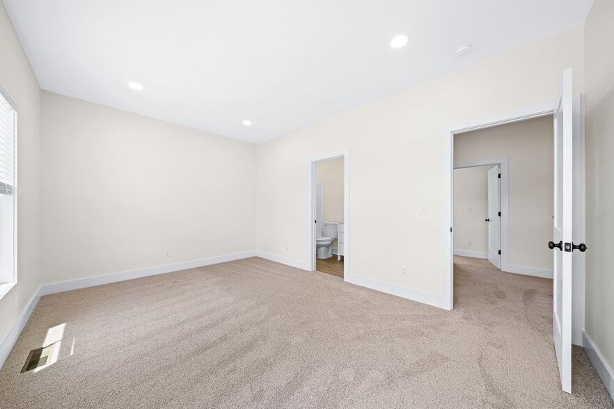 Building Photo - 1424 Spring Pointe Ln