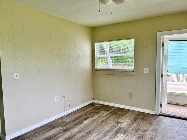 Building Photo - 5400 Riverside Dr