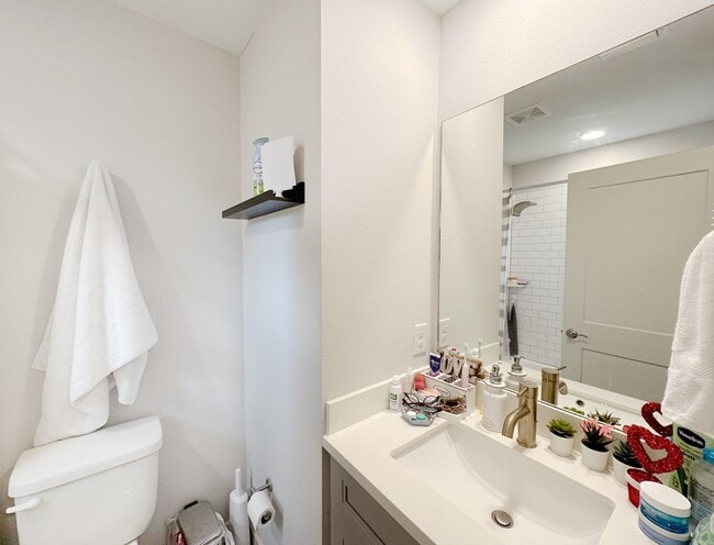 Building Photo - Porter's Parkside -  2 Bedroom, 2 Bathroom...