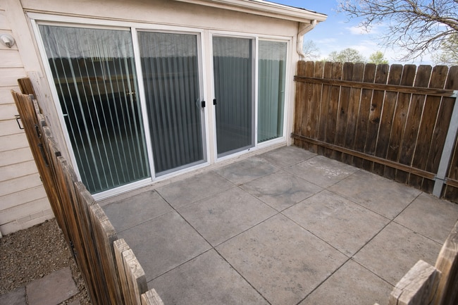 Building Photo - Updates, Simple Utilities, Awesome South Central Location - Maple Tree Apartments