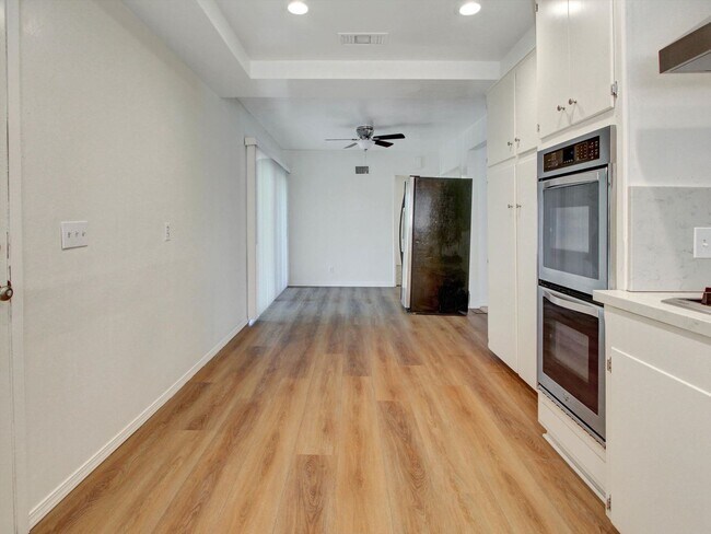 Building Photo - 3 bedrooms, 2 bathrooms house in La Habra