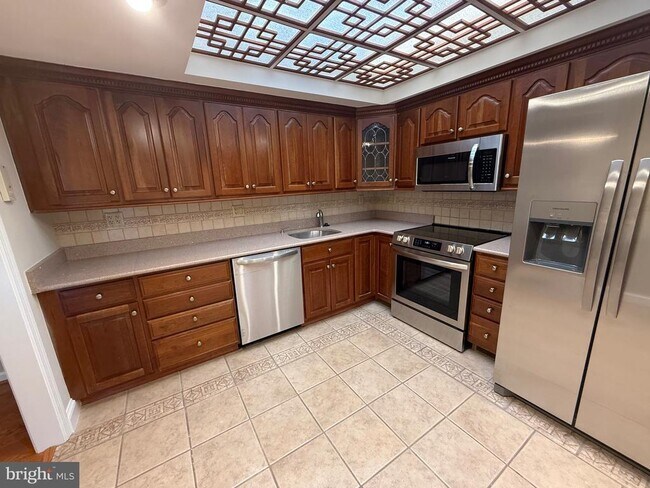 Building Photo - 1101 S Arlington Ridge Rd