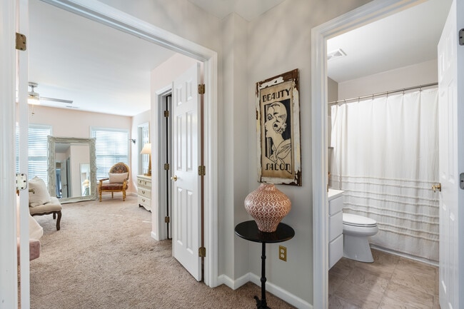 Building Photo - 5544 Vista View Ct