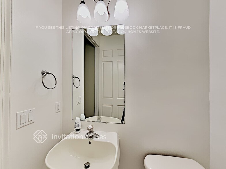 Building Photo - 4401 Coventry Pointe Way