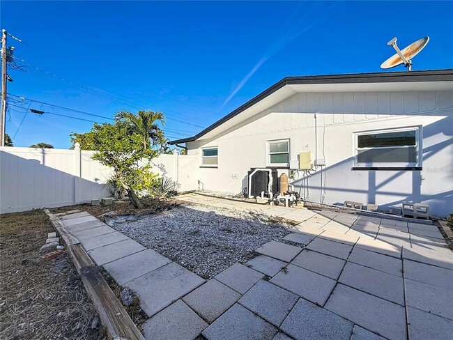 Building Photo - 2161 Edythe Dr