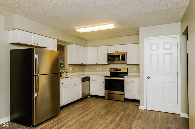 Building Photo - 6815 Turnberry Way