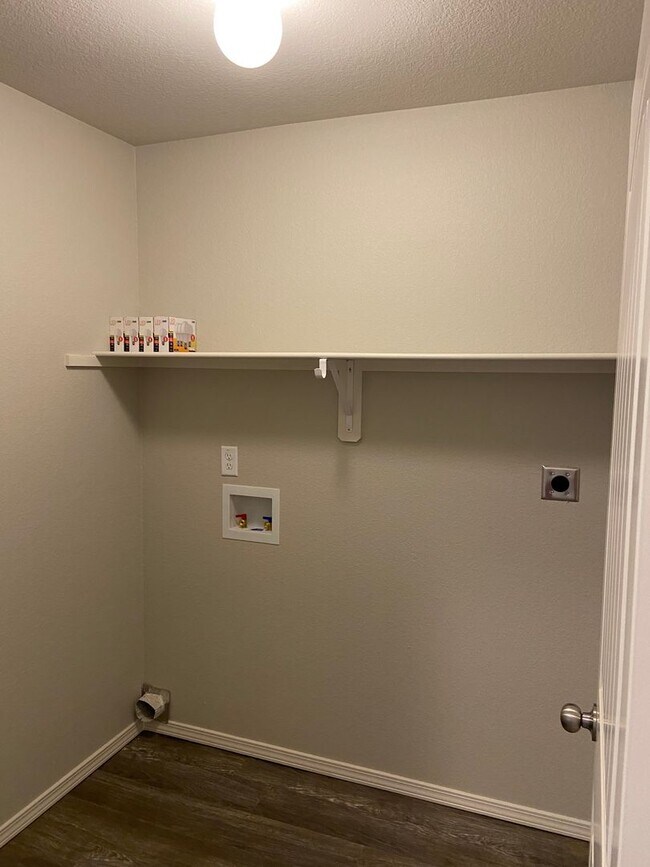 Building Photo - Available Now | Spacious 3 Bedroom, 2 Bathroom Home in Conrad Court