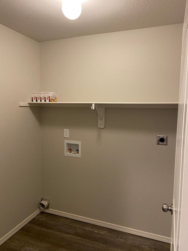 Building Photo - Pre-Leasing Now | Spacious 3 Bedroom, 2 Bathroom Home in Conrad Court