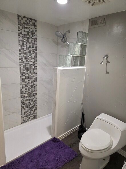 Building Photo - 192 October Pl